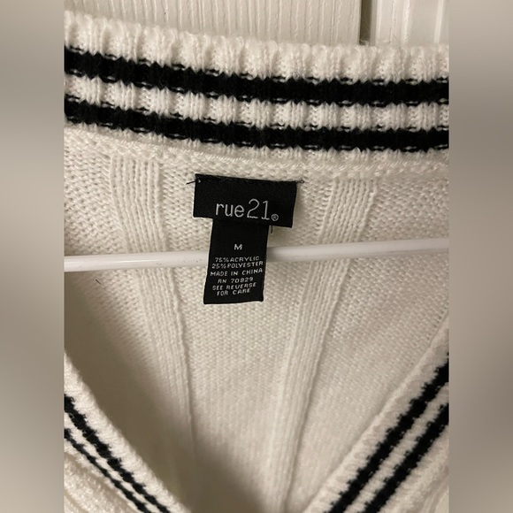 Women’s Cardigan - Picture 3 of 4